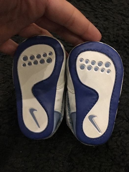 Nike Adidas буйки