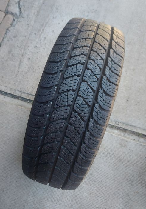 O bucată 215/65 R16C M+S iarnă - una Semperit Goodyear