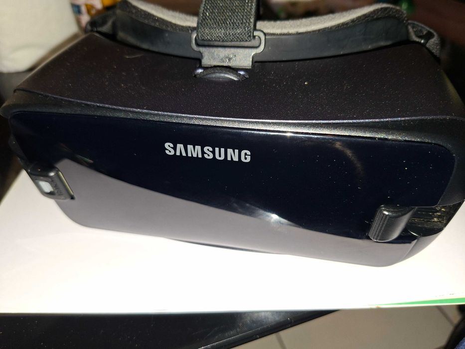 Очила за виртуална реалност самсунг