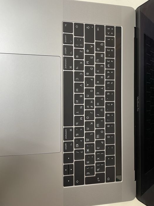 Macbook Pro 17 с чехлом