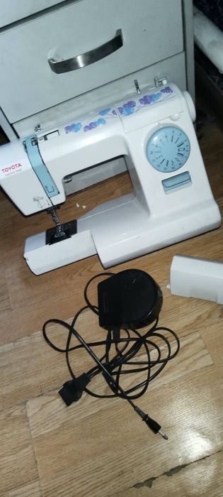Швейная машинка продам