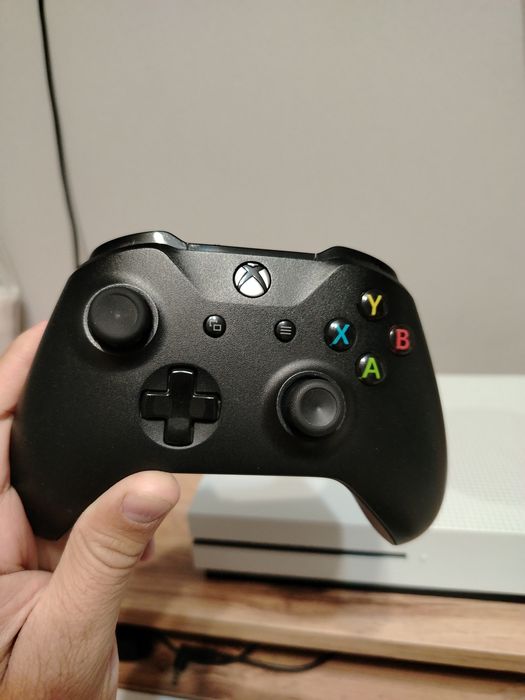 Xbox one s FC 25 UFC 4
