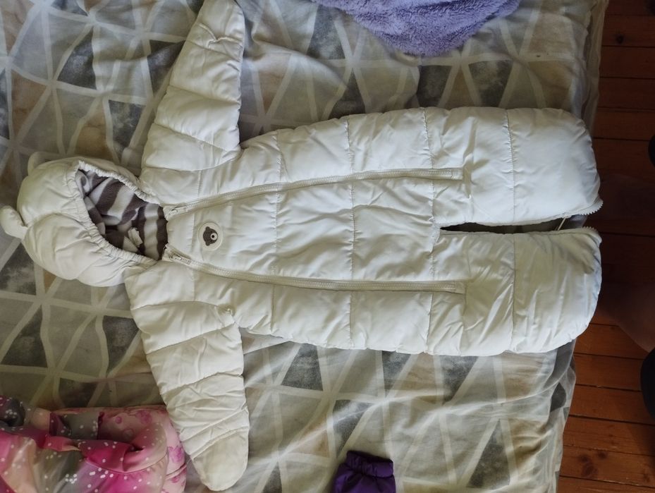 Бебешки зимни космонавти