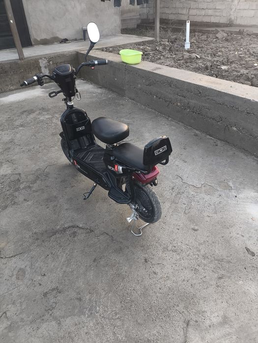 скутер продается срочно!