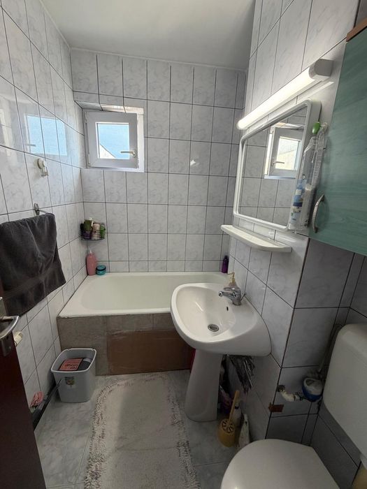 Vând apartament cu 4 camere direct de la proprietar!