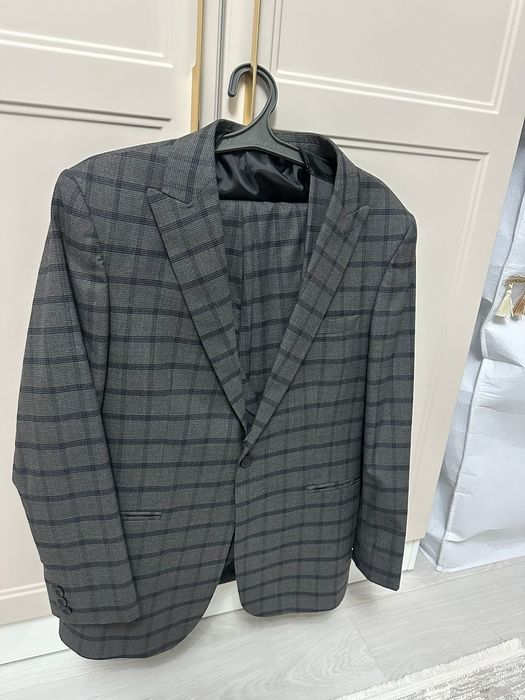 Костюм тройка новая