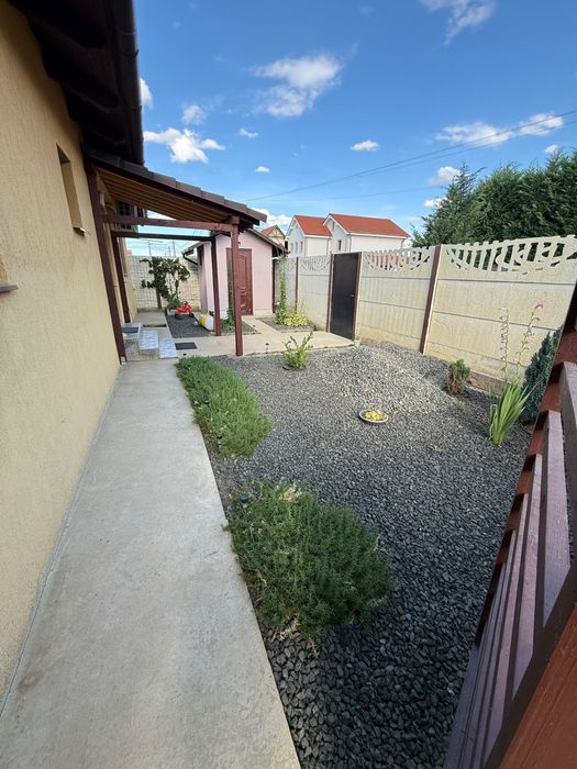Casa individuala de vanzare in Sag zona manastire