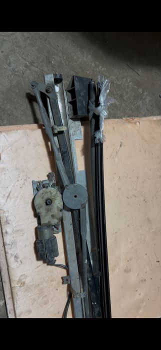 Продам заднею электрошторку от бмв е34