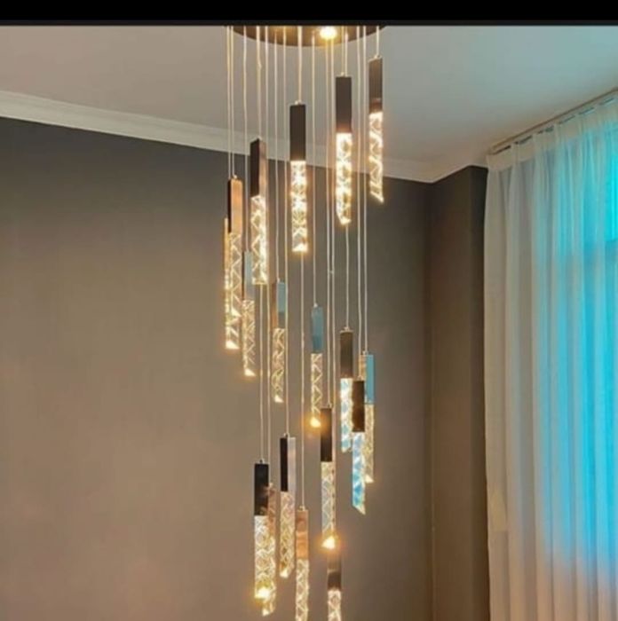 Люстра на лестничный пролёт