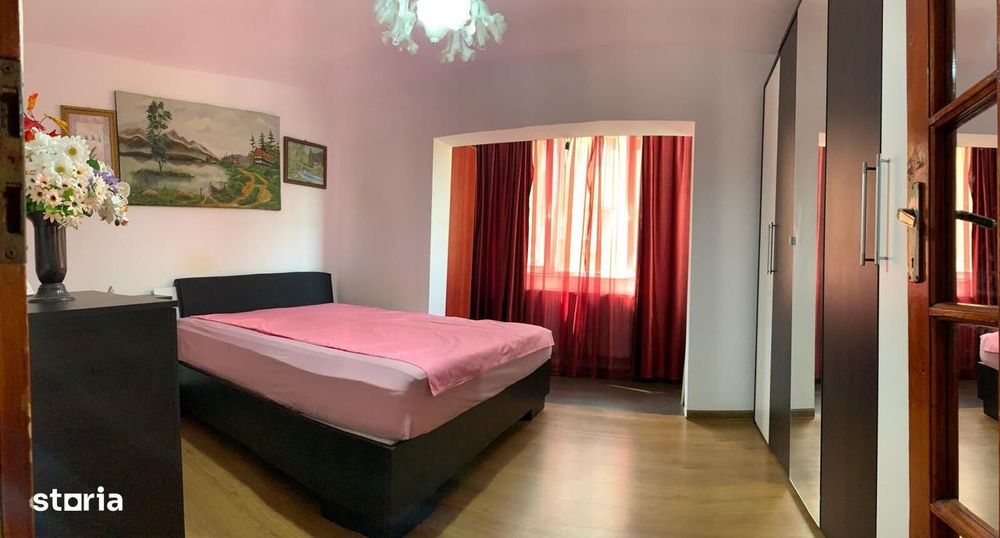 Apartament de vanzare, cu 3 camere, mobilat si utilat, in zona Dambovi