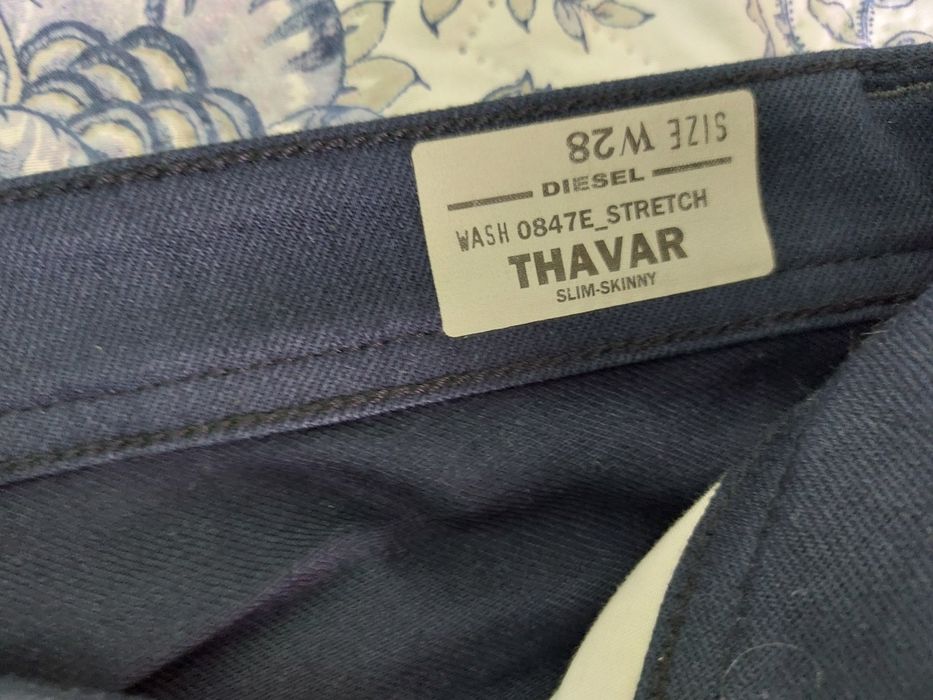Jeans Diesel , model Thavar, mărimea 28, noi