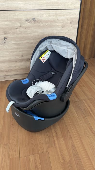 столче за кола  Сhicco 0+ (мах13кг) перфектно състояние