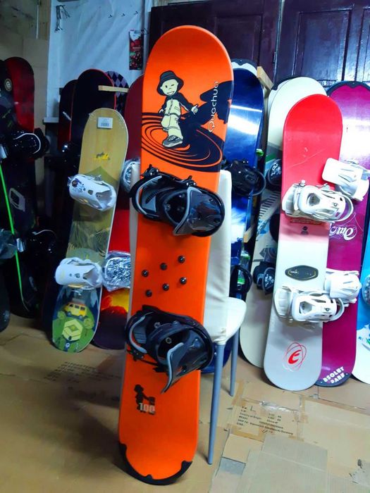 Placa snowboard 135 cm cu legaturi snowboard boots buyback