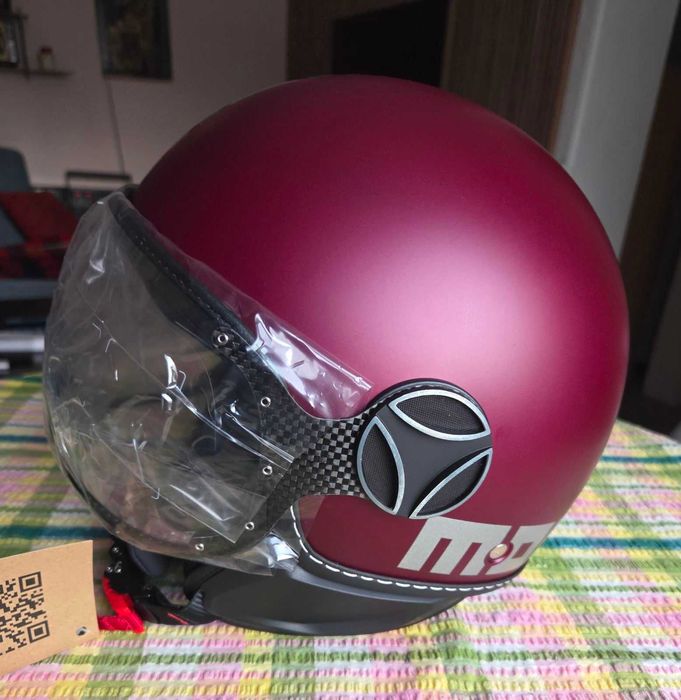 каска за мотор MOMO