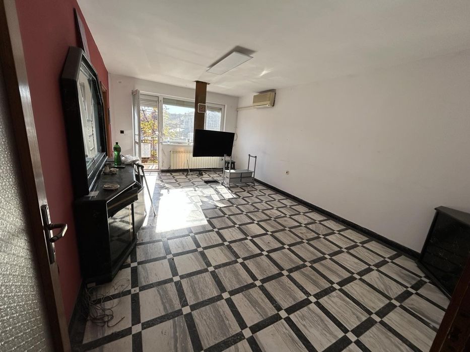 Продава се Къща в София, Левски - 190 кв.м за 1843 €/кв.м - Снимка #2