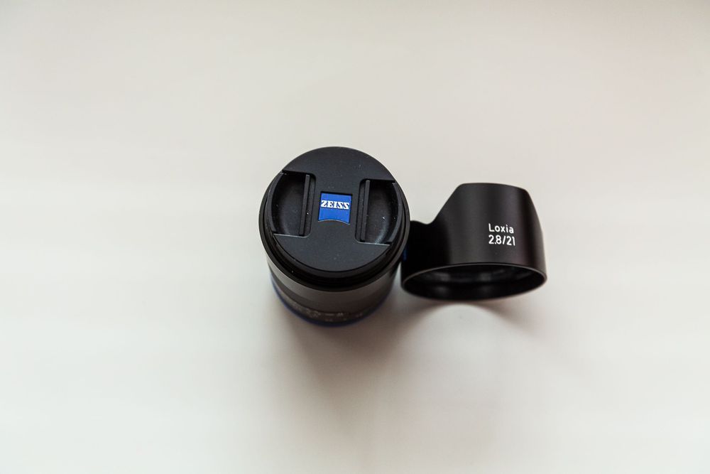 Продавам Zeiss Loxia 21/2,8