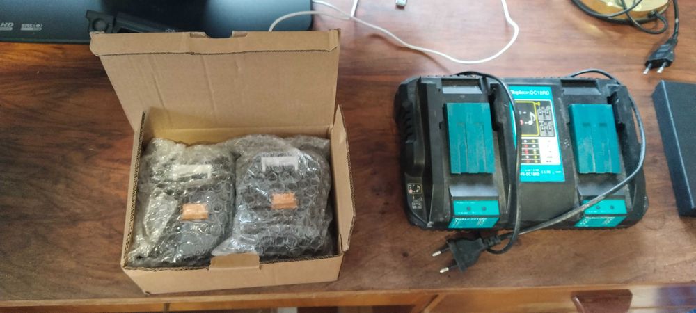 Încărcător cu ventilator Makita și Aculamatori