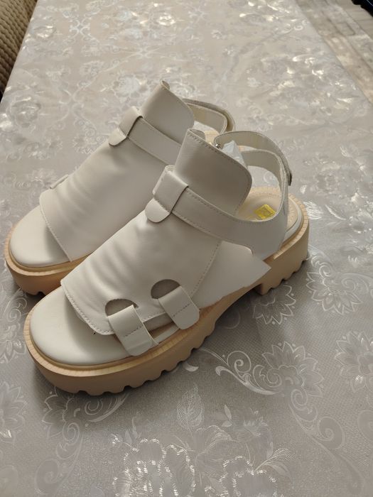 Продам босоножки