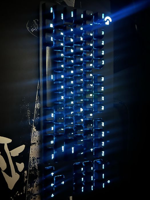 Logitech клавиатура