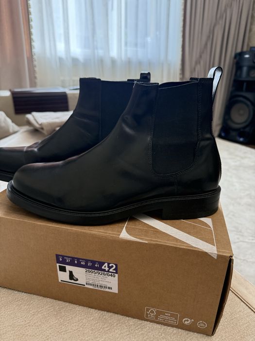 Продам мужские ботнки челси Zara