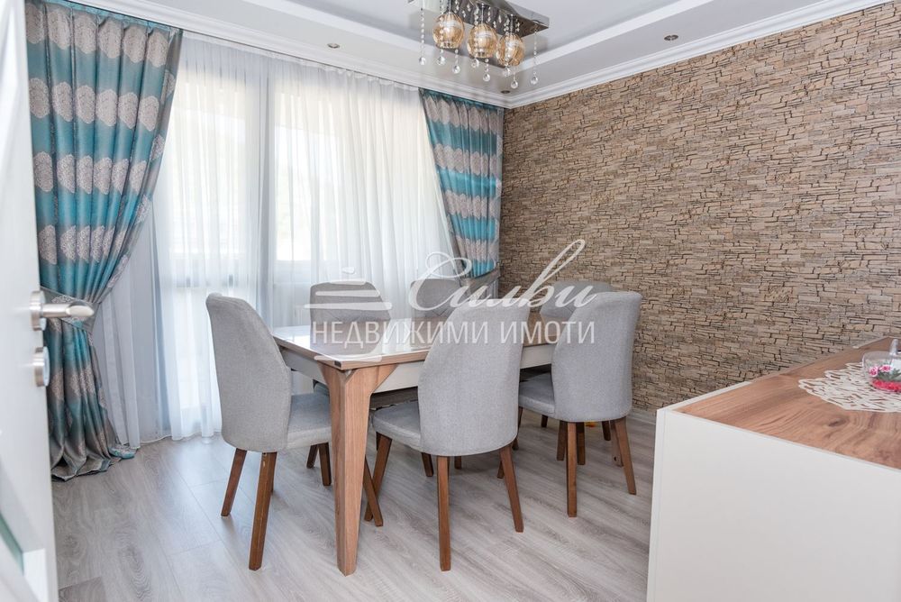 Продава се Четиристаен апартамент в Шумен, 2-ри корпус - 103 кв.м за 1065 €/кв.м - Снимка #2