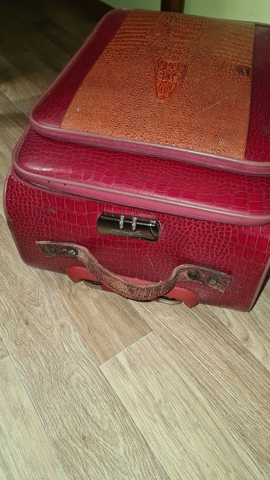 Чемодан оригинал хорошего качества