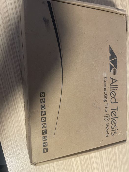 Switch Allied Telesis 8 porturi nou
