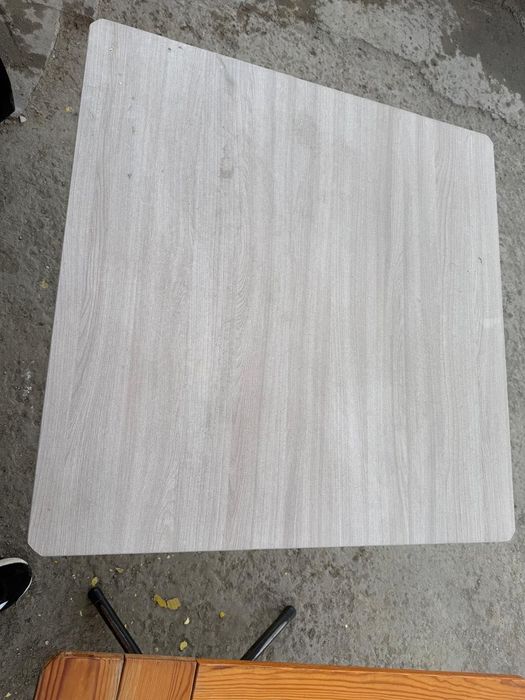 Стол в отличном состоянии