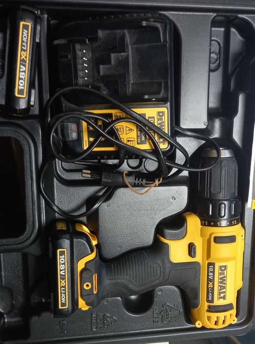 Винтоверт Dewalt DCD710C2