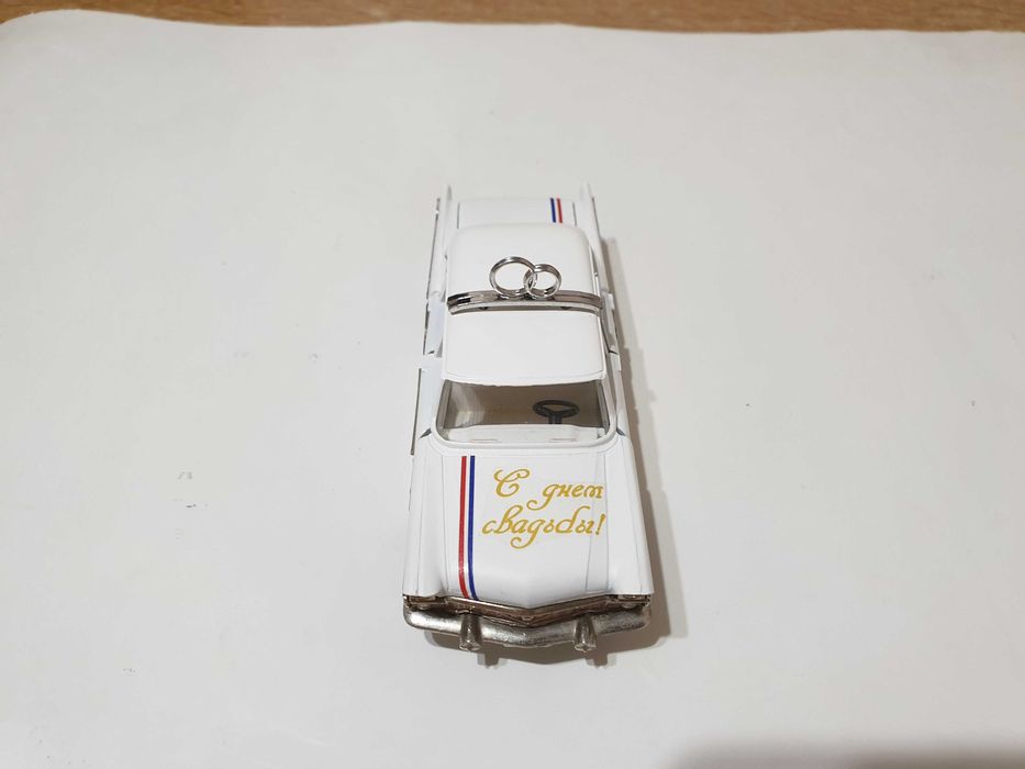 Продам ГАЗ 13 Чайка свадебная конверсия в масштабе 1:43 СССР