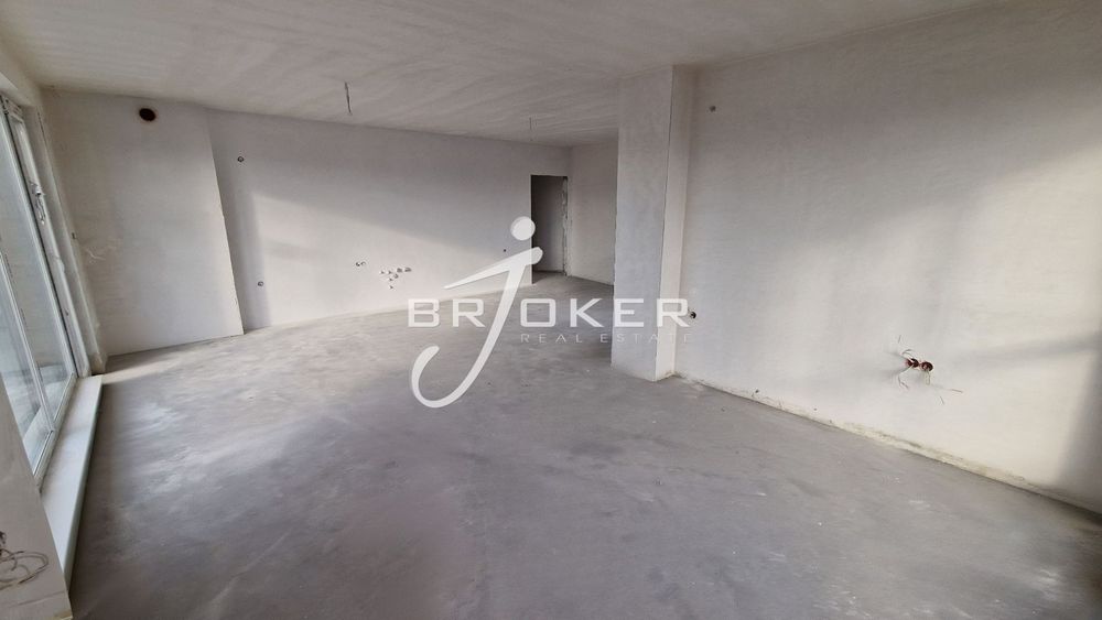 Продава се Четиристаен апартамент в Кърджали, Център - 193 кв.м за 1037 €/кв.м - Снимка #7