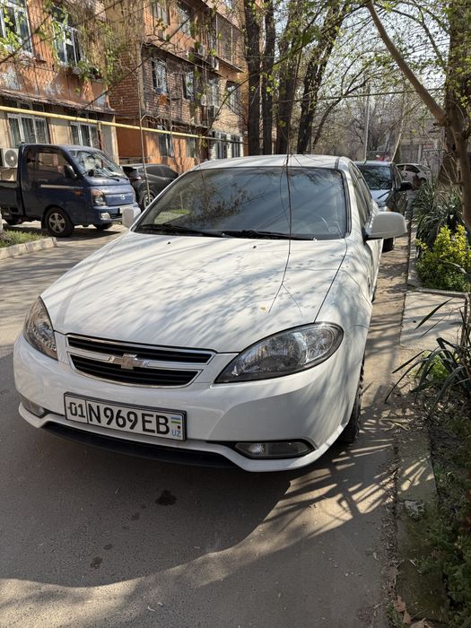 Продаётся ласетти 2022 года 19000 пробег чистая краска 100 %