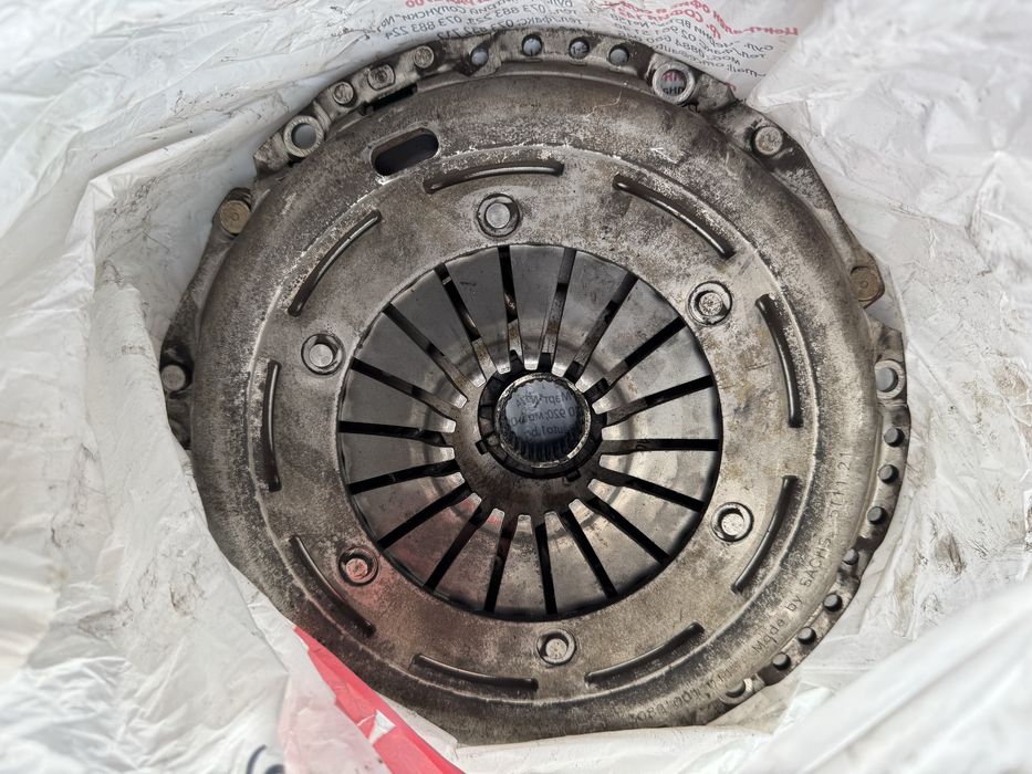 Притискател и феродо от Ауди А4 Б8 А4 b8 съединител