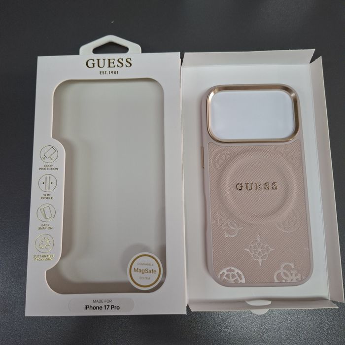 Твърд кейс лого  Guess за iPhone 18 Pro 17 Pro гръб с кожен розов дизайн