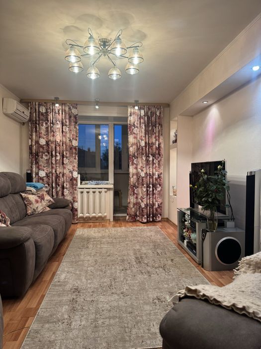 Продам 3 комн. квартиру в центре