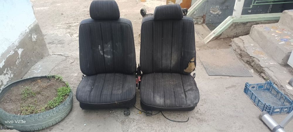 продам сиденья мерседес 124