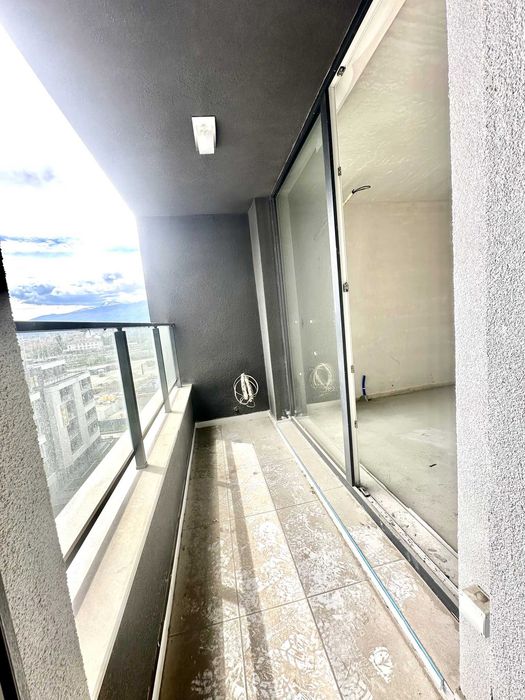 Тристаен апартамент с Акт 16 и подземно паркомясто до метро в Capitol Residence