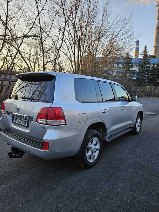 Toyota Land Cruiser V8