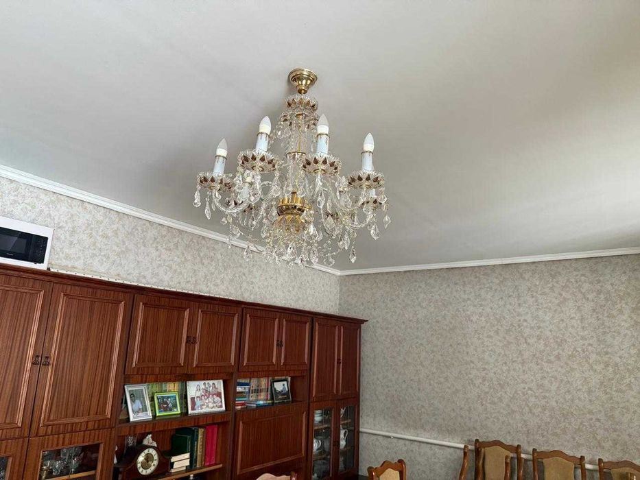 продается хрустальная люстра