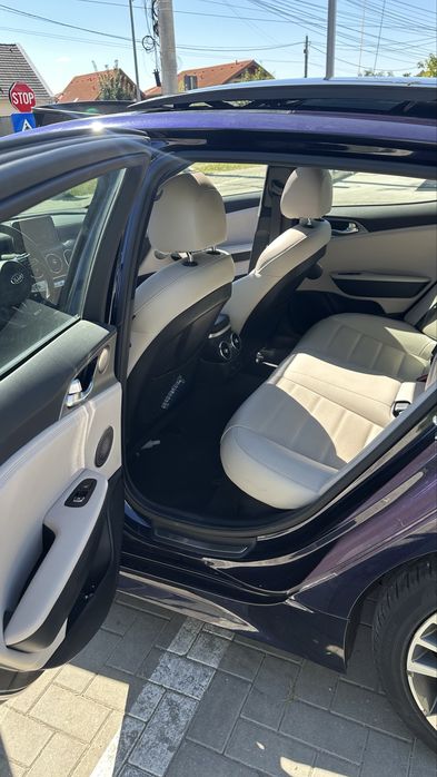 se vinde Kia Stinger GT Line AWD