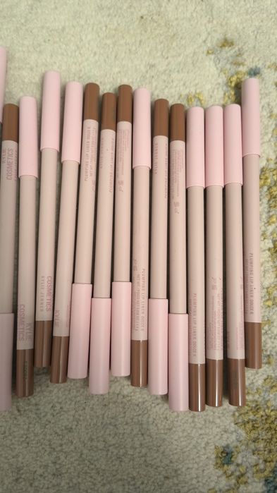 Creion de Buze Kylie Cosmetics Plumping Lip Liner Dolce
