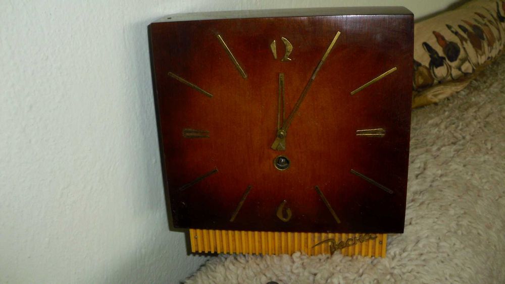Германски  стари механични стененни  часовници - 2бр и 1бр руски