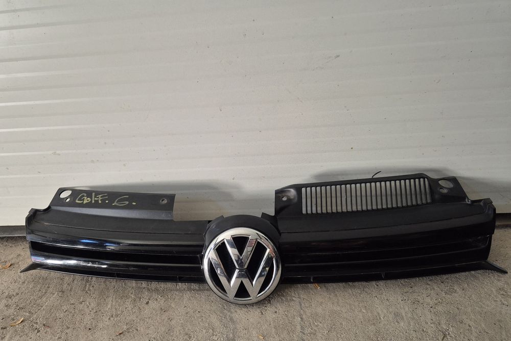 Grila centrală bara față Golf 6