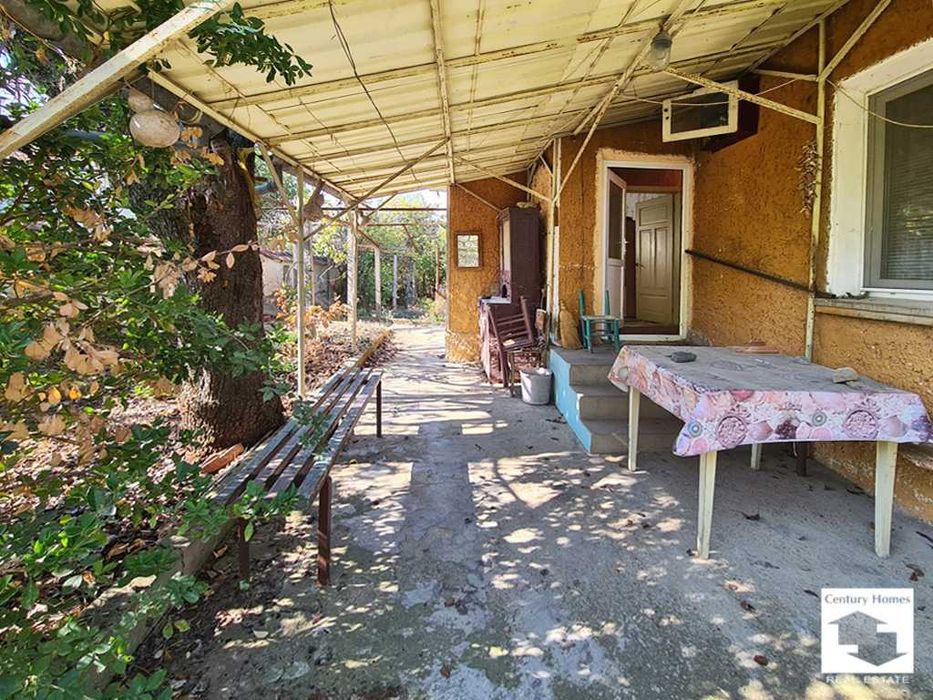 155078 Едноетажна къща с равен двор, кладенец и гараж в с. Сушица