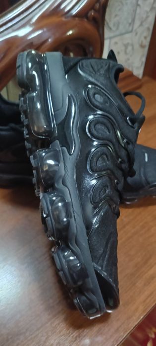 Продам мужские кроссовки