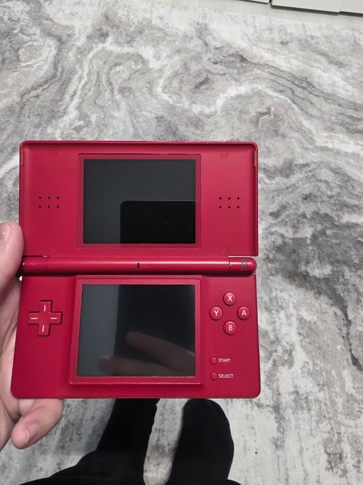 Nintendo DS Lite 2006 ca nou cu incarcator original !