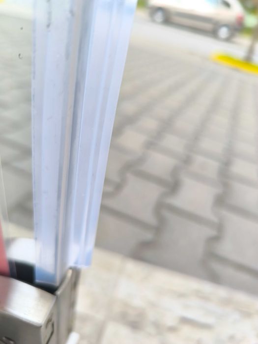 Силиконово уплътнение за стъклена врата магазин 10мм