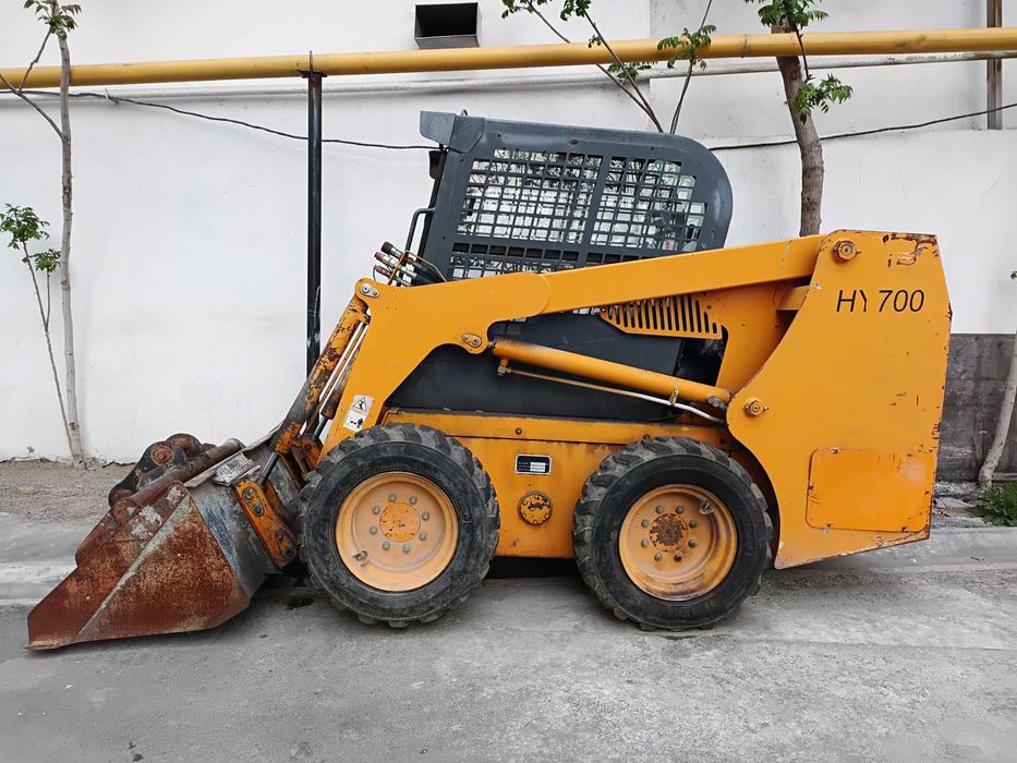 Продается мини погрузчик HY 700