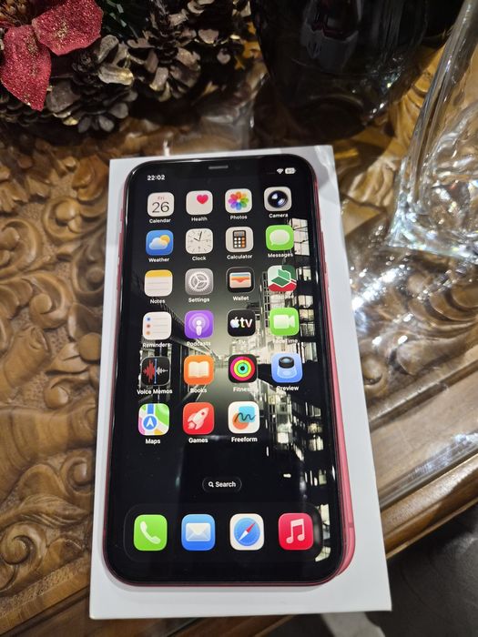 iPhone 11 червен 64gb