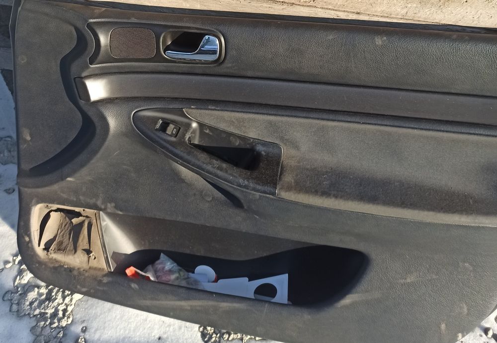 Ауди А4 сиденья комплект и дверные карты